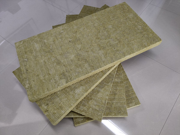 生產(chǎn)巖棉板的廠家的產(chǎn)品特點(diǎn)是什么?