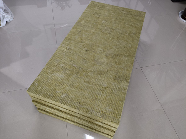 使用巖棉板時(shí)應(yīng)注意的事項(xiàng)