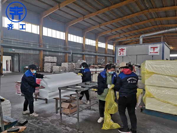 如何選擇B1擠塑板生產廠家？